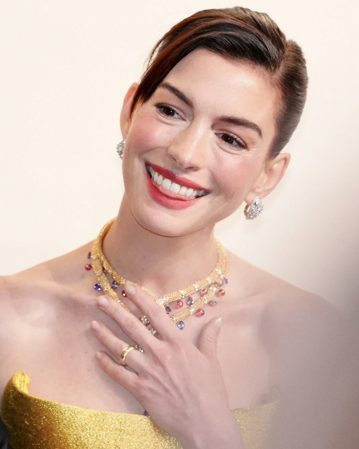 Anne Hathaway