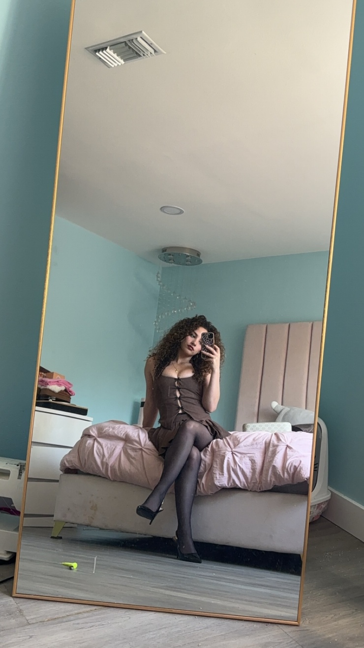 Sofie Dossi Sofie Dossi