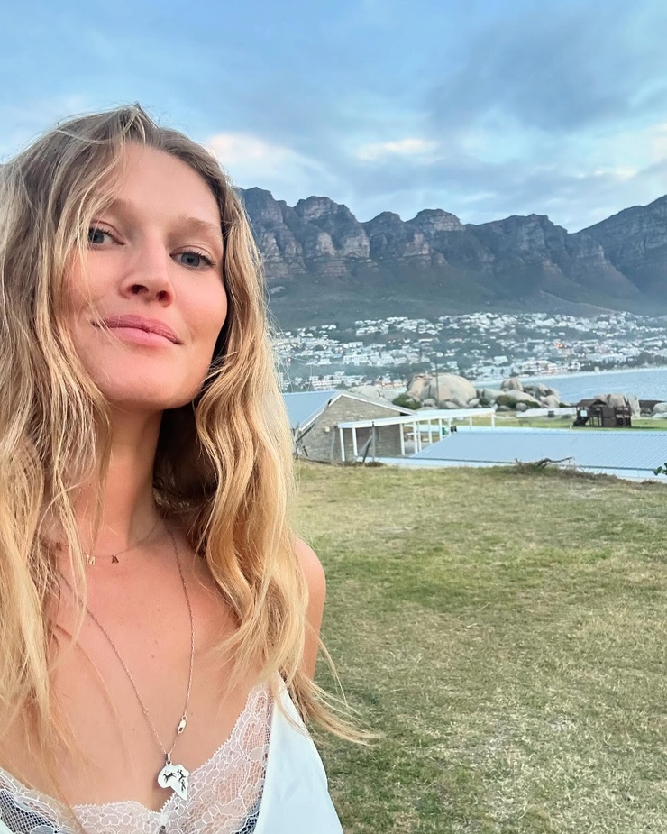 Toni Garrn Toni Garrn