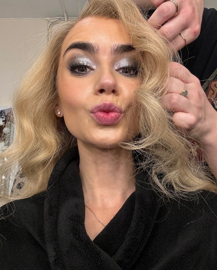 Lily Collins