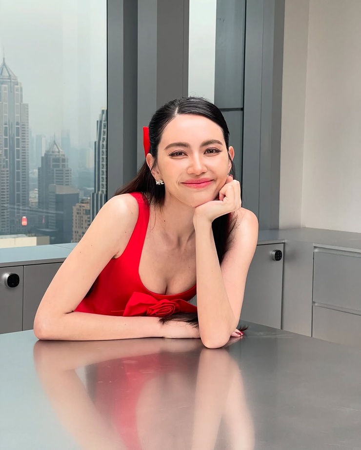 Davika Hoorne Davika Hoorne