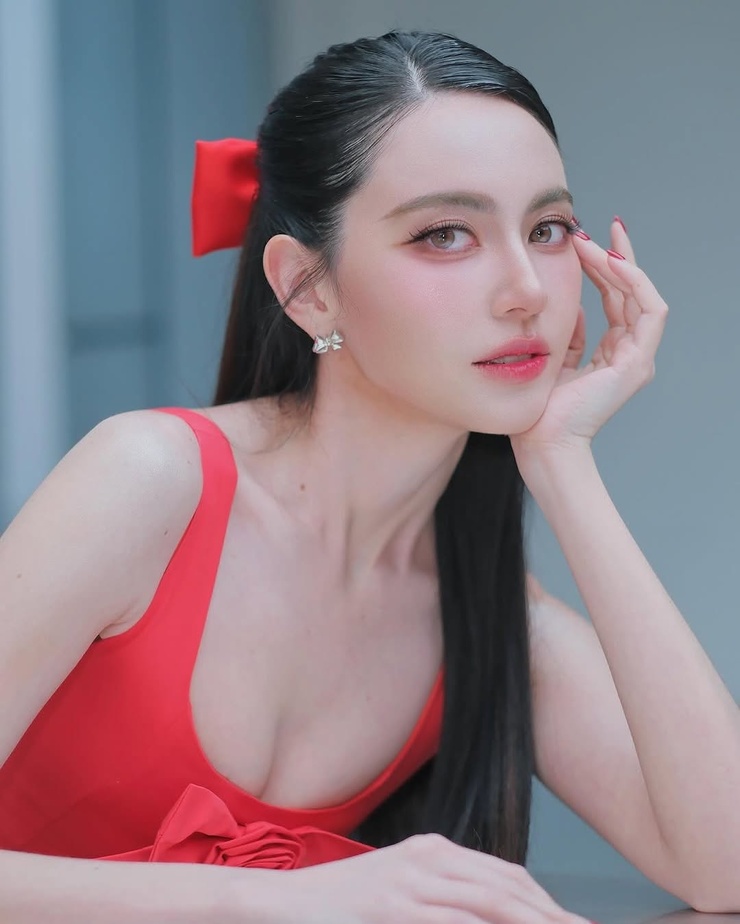 Davika Hoorne Davika Hoorne
