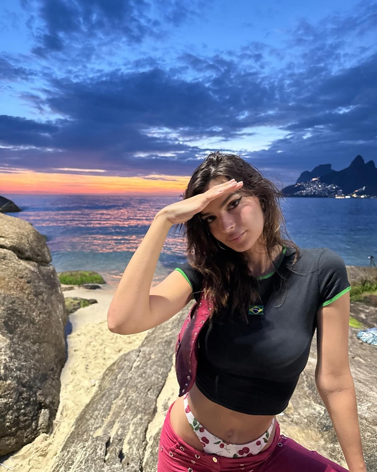 Emily Ratajkowski
