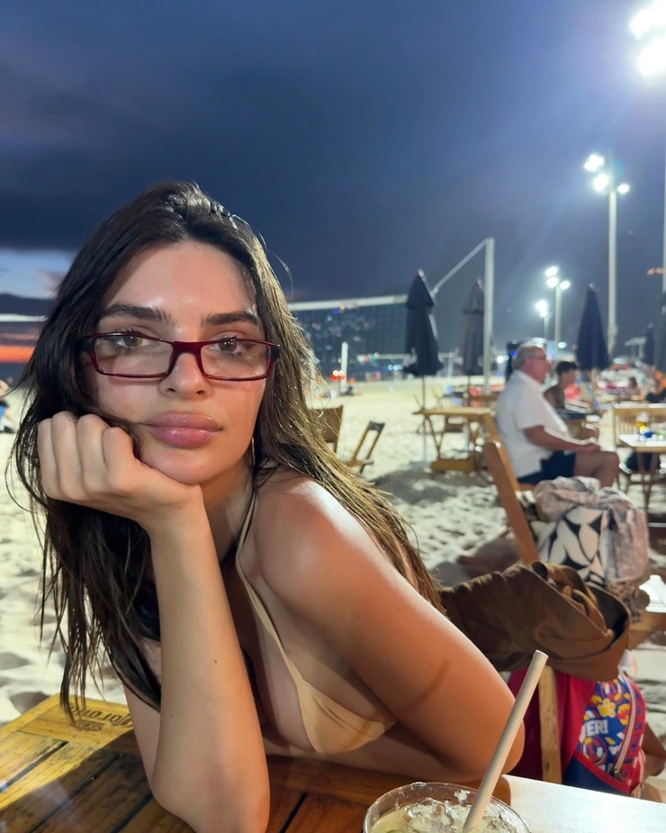 Emily Ratajkowski