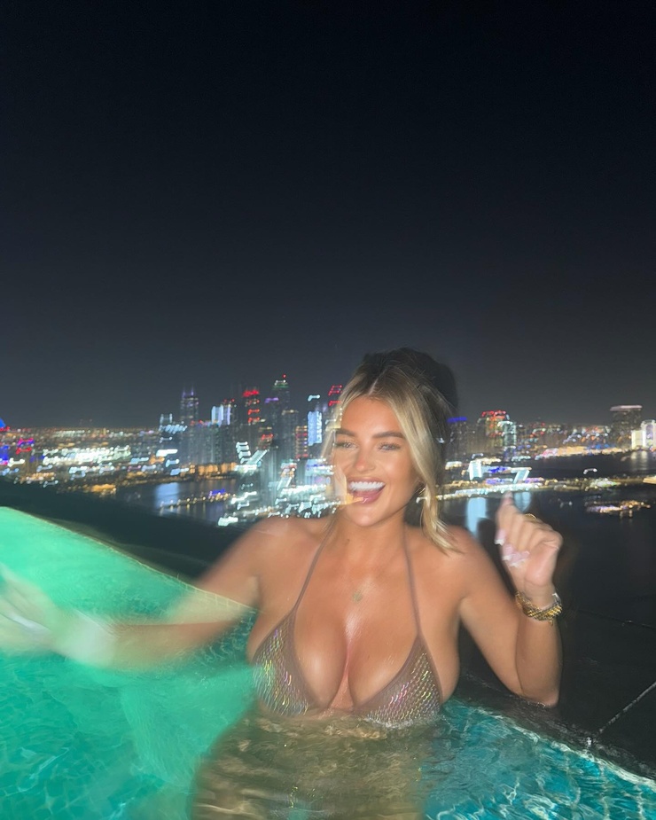 Mia Woodhall