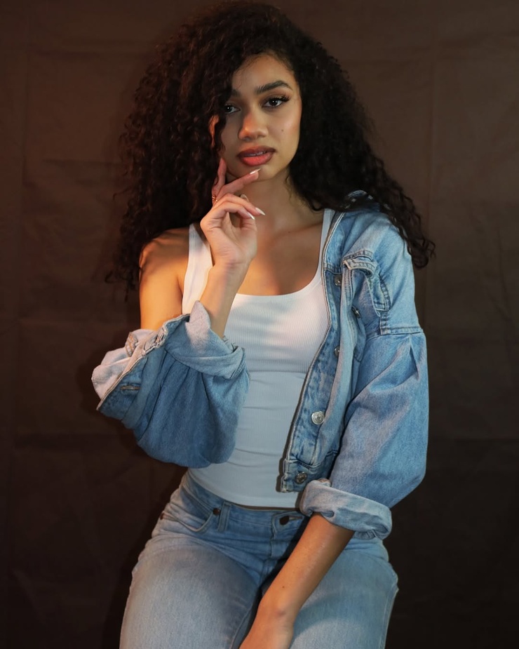 Izabela Rose Izabela Rose