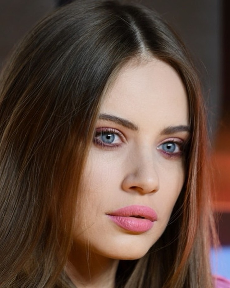 Xenia Tchoumitcheva Xenia Tchoumitcheva
