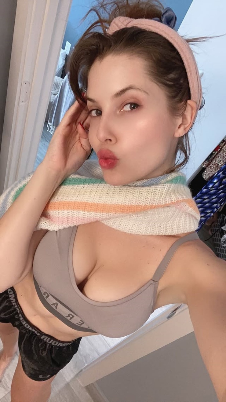 Amanda Cerny Amanda Cerny