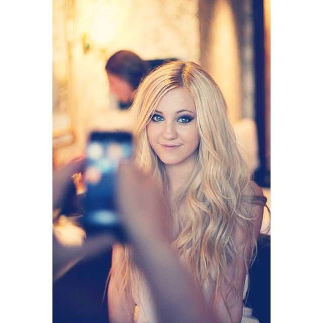 Ava Sambora