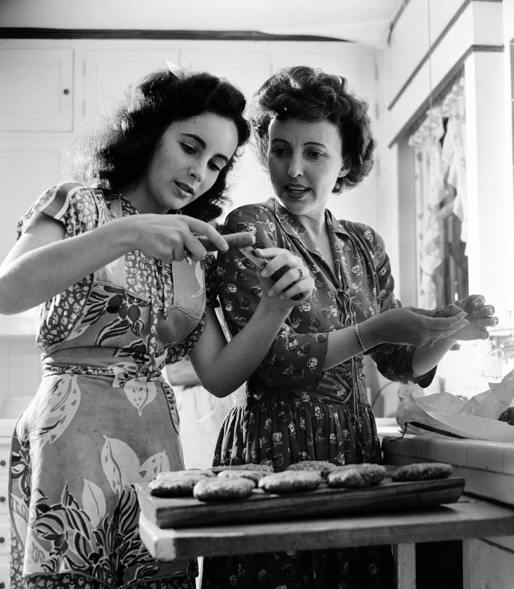 Elizabeth Taylor Elizabeth Taylor
