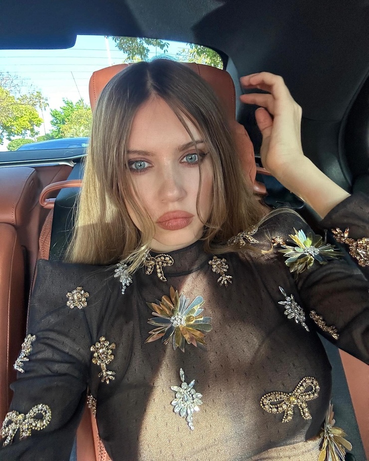 Xenia Tchoumitcheva Xenia Tchoumitcheva