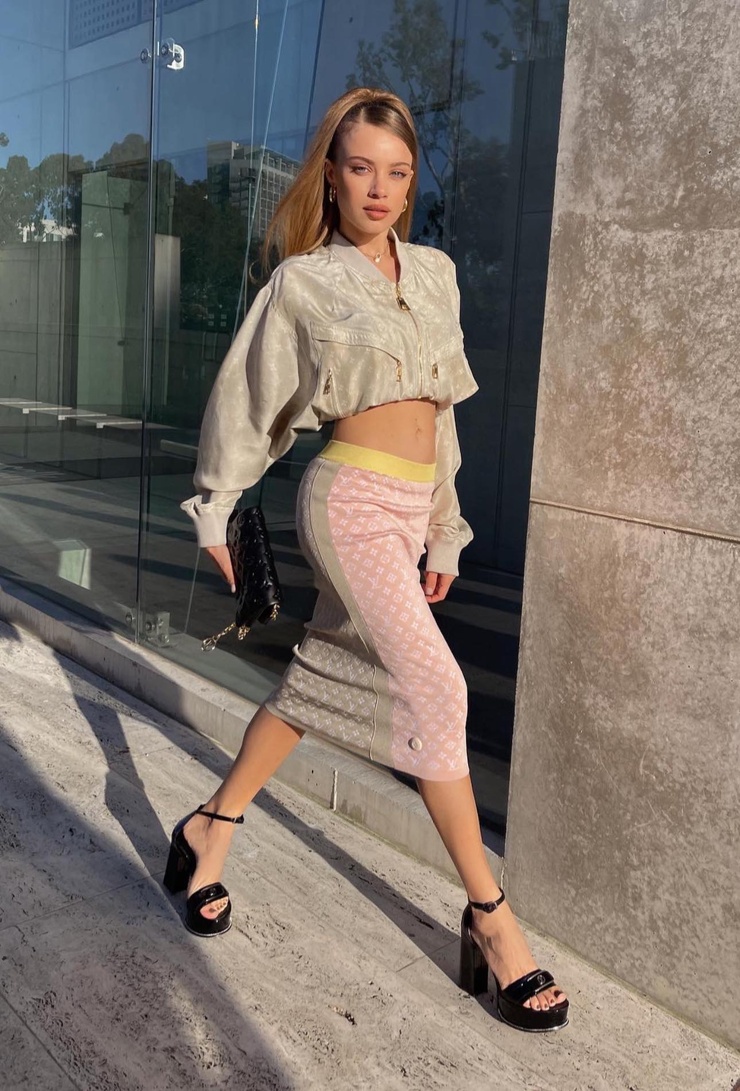 Xenia Tchoumitcheva Xenia Tchoumitcheva