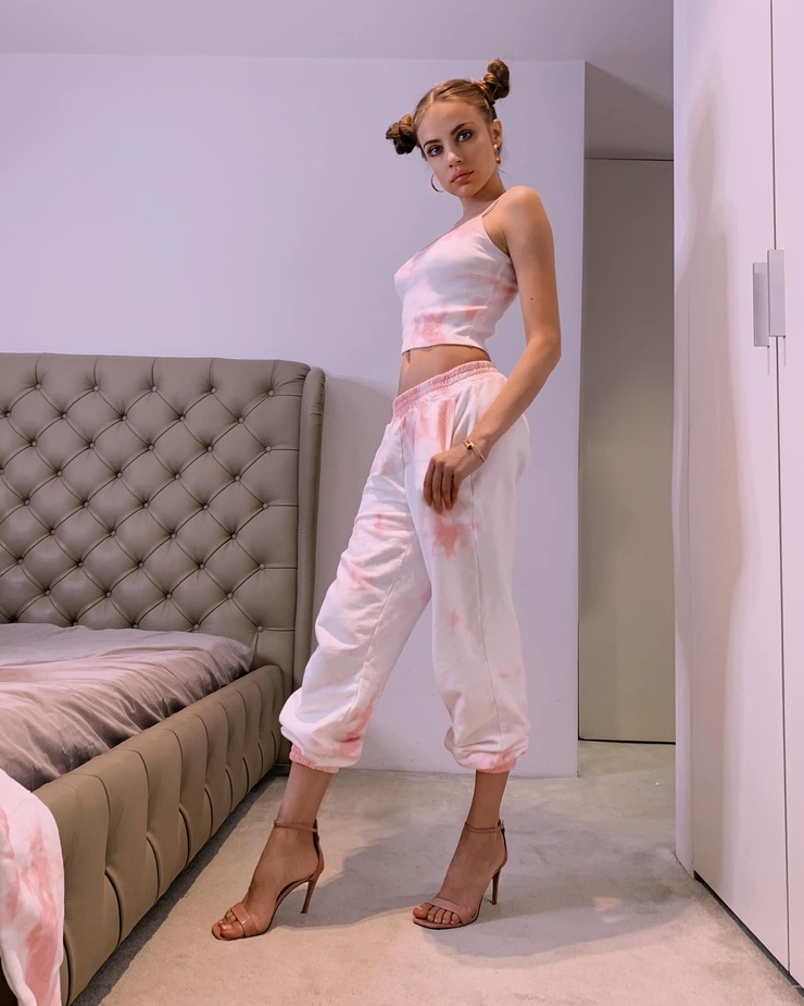 Xenia Tchoumitcheva Xenia Tchoumitcheva
