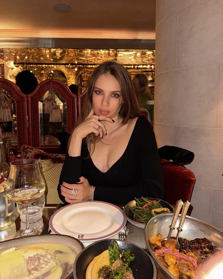 Xenia Tchoumitcheva Xenia Tchoumitcheva