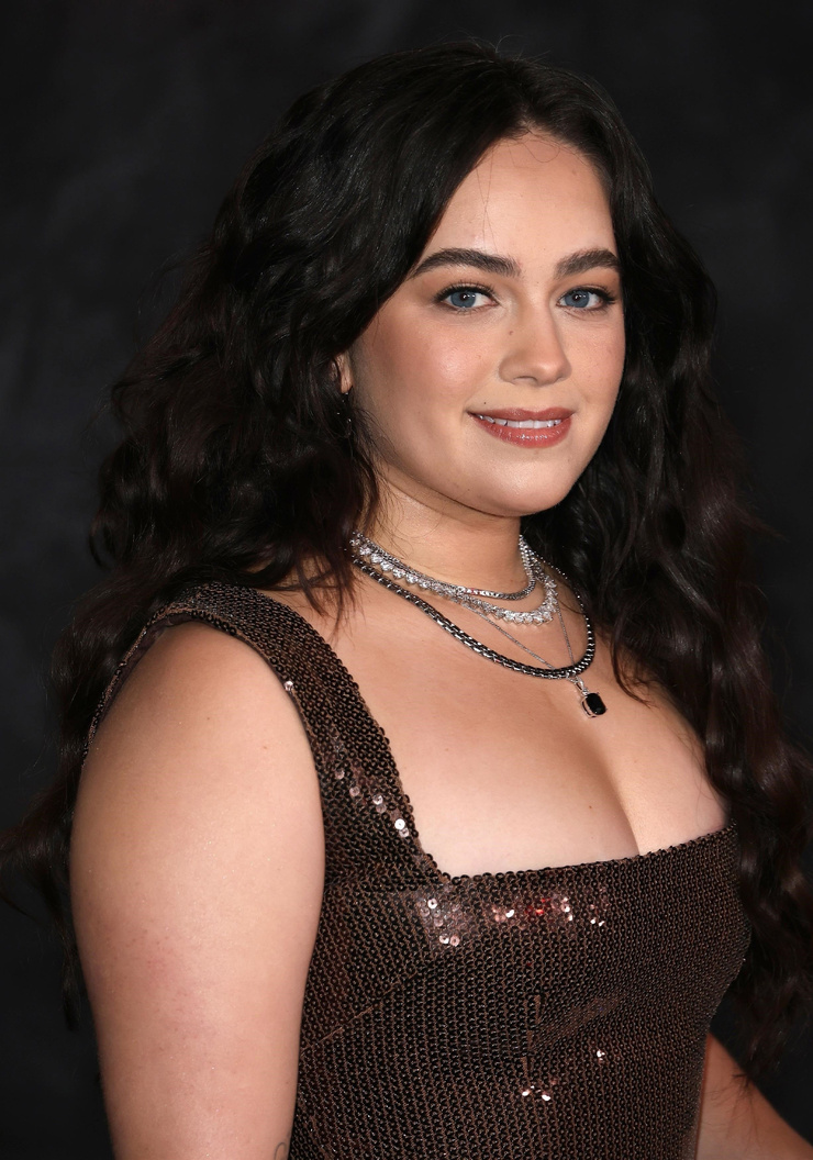 Mary Mouser Mary Mouser