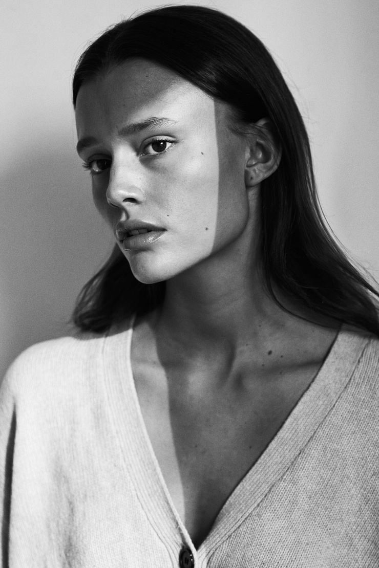 Ella Blach