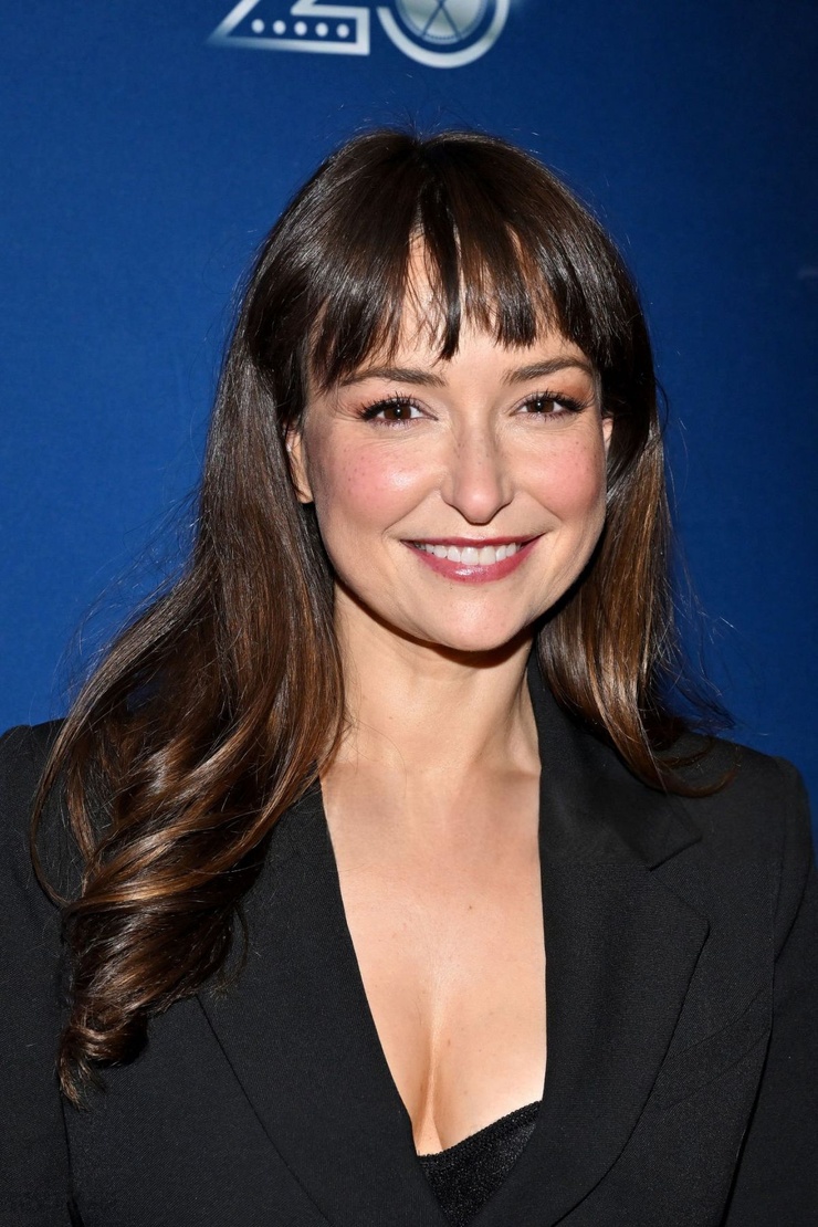 Milana Vayntrub Milana Vayntrub