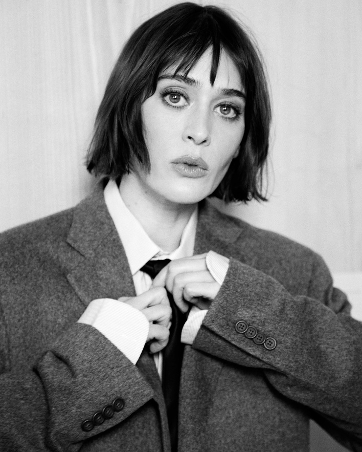 Lizzy Caplan