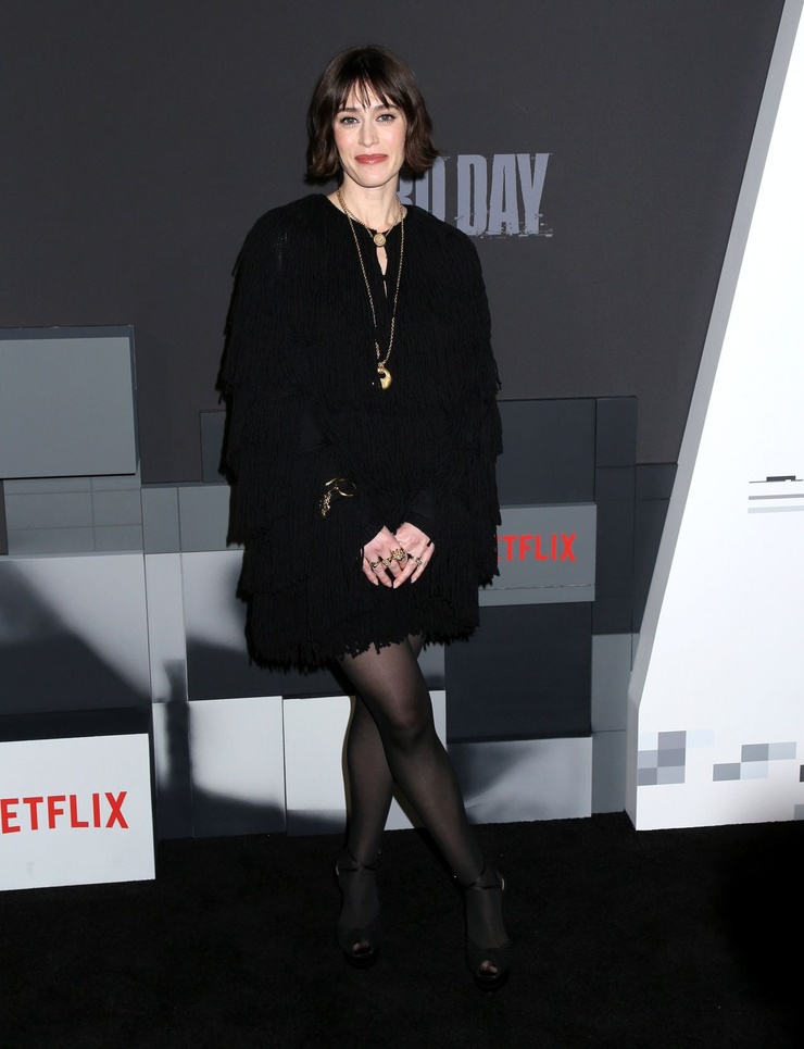 Lizzy Caplan