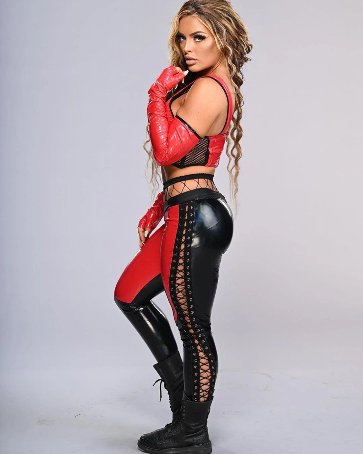 Mandy Rose / Amanda Saccomanno