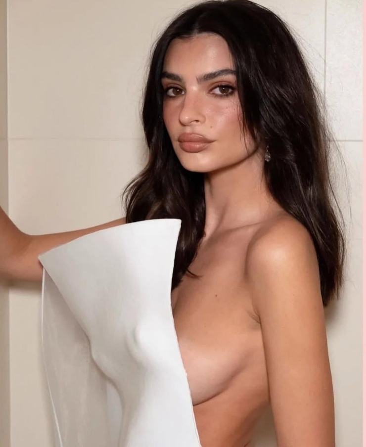Emily Ratajkowski