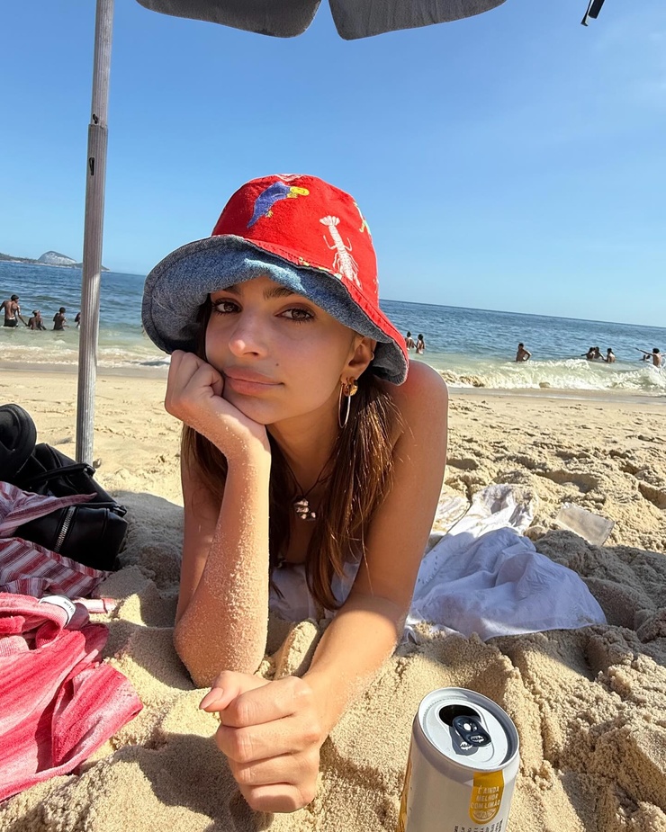 Emily Ratajkowski
