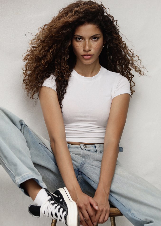 Nicole Alves Nicole Alves