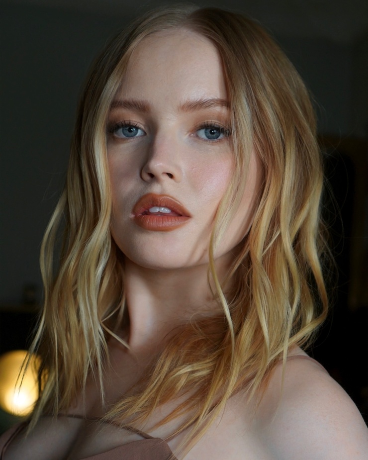 Ellie Bamber