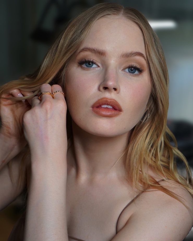 Ellie Bamber