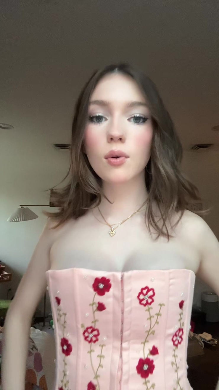 Alexa Swinton
