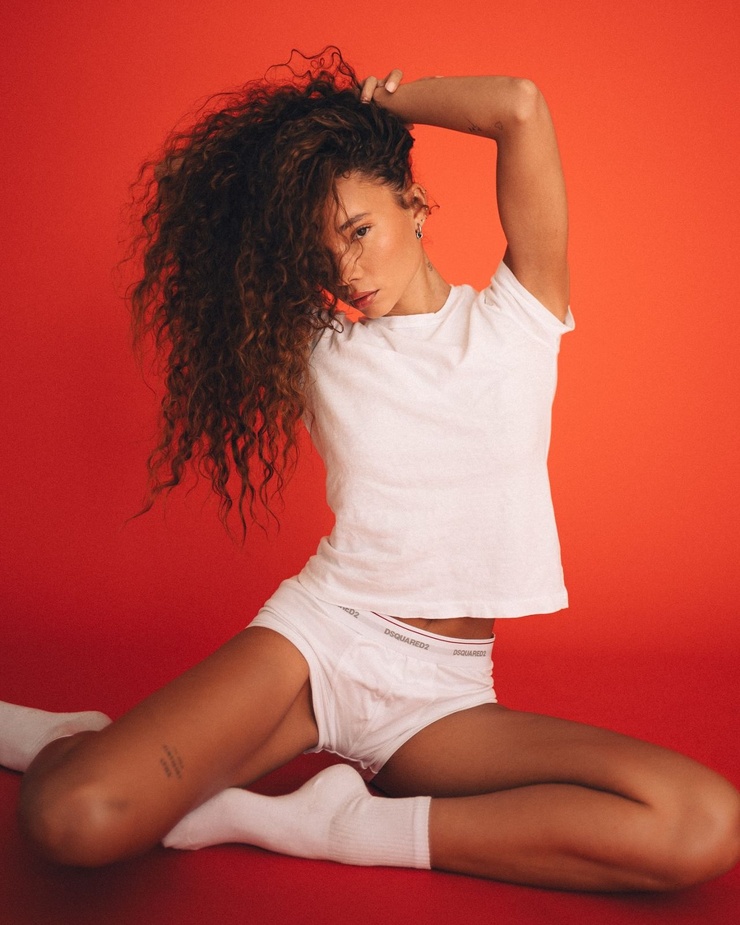 Ashley Moore (2) Ashley Moore (2)