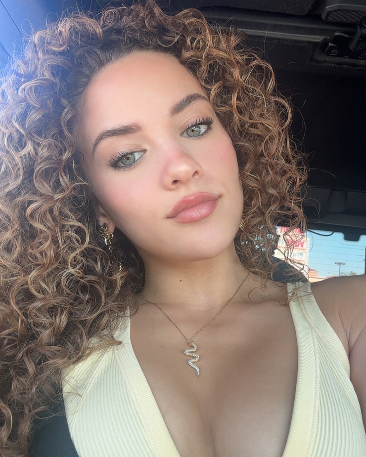 Sofie Dossi