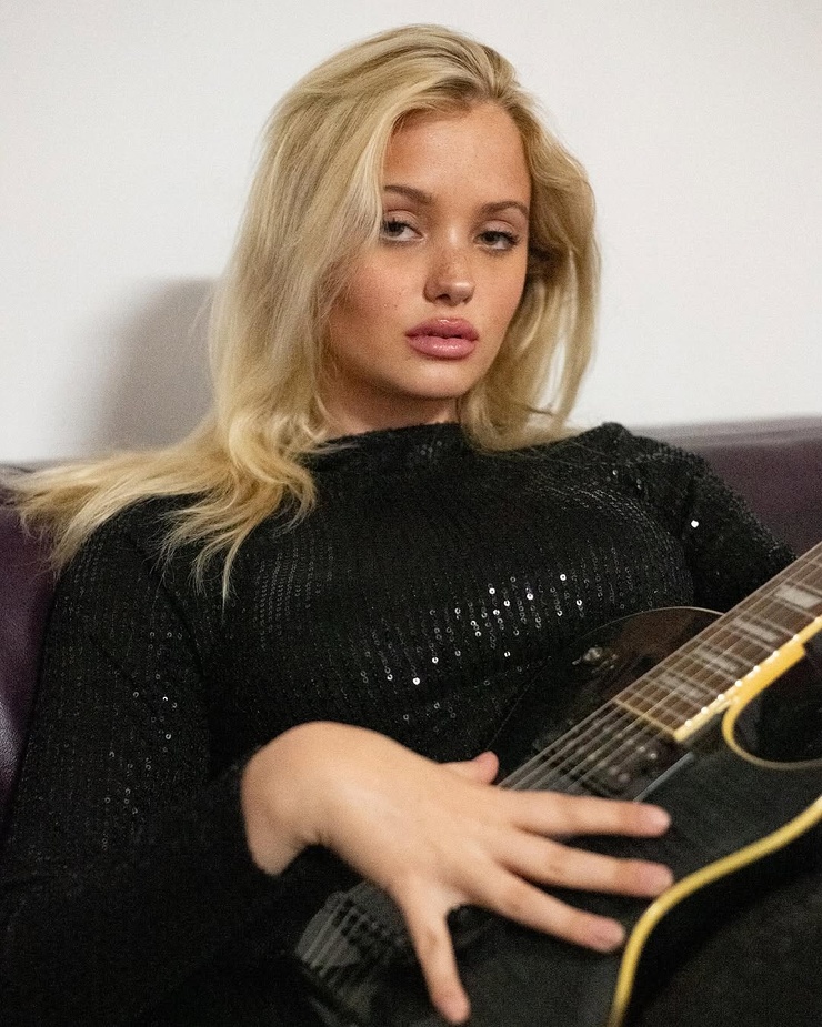 Isabella Betwee