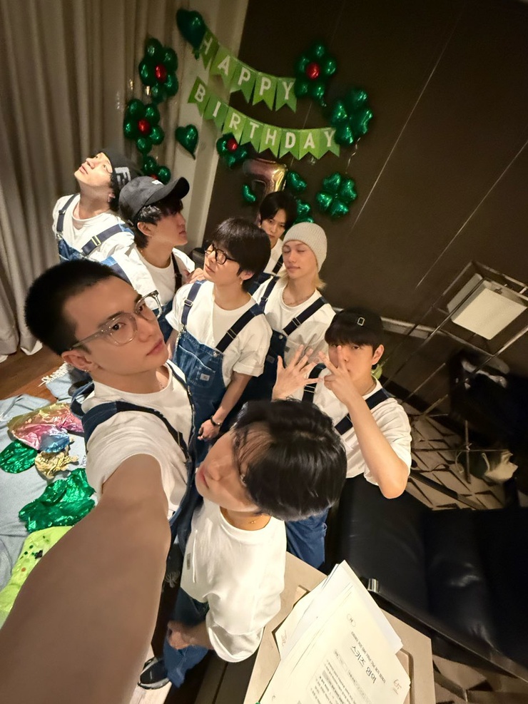 Stray Kids