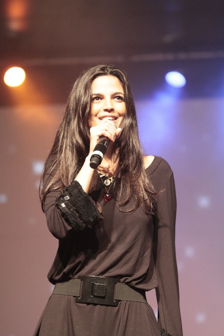 Emanuelle Araújo