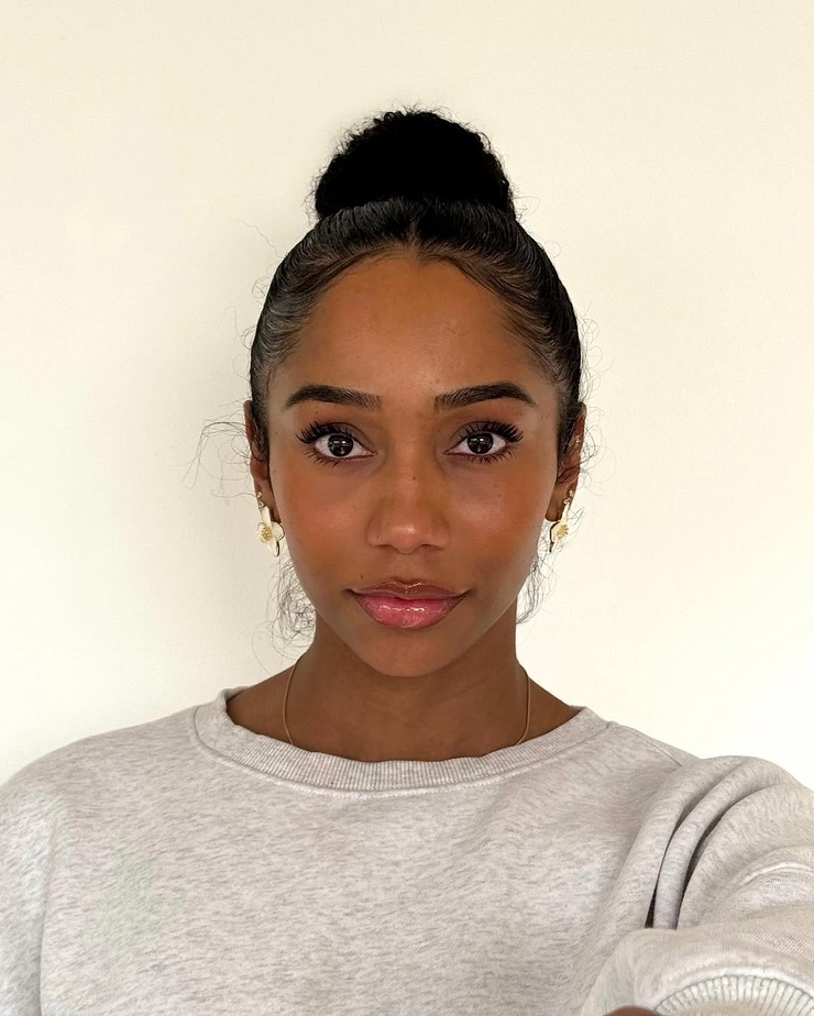Chloe Foster II