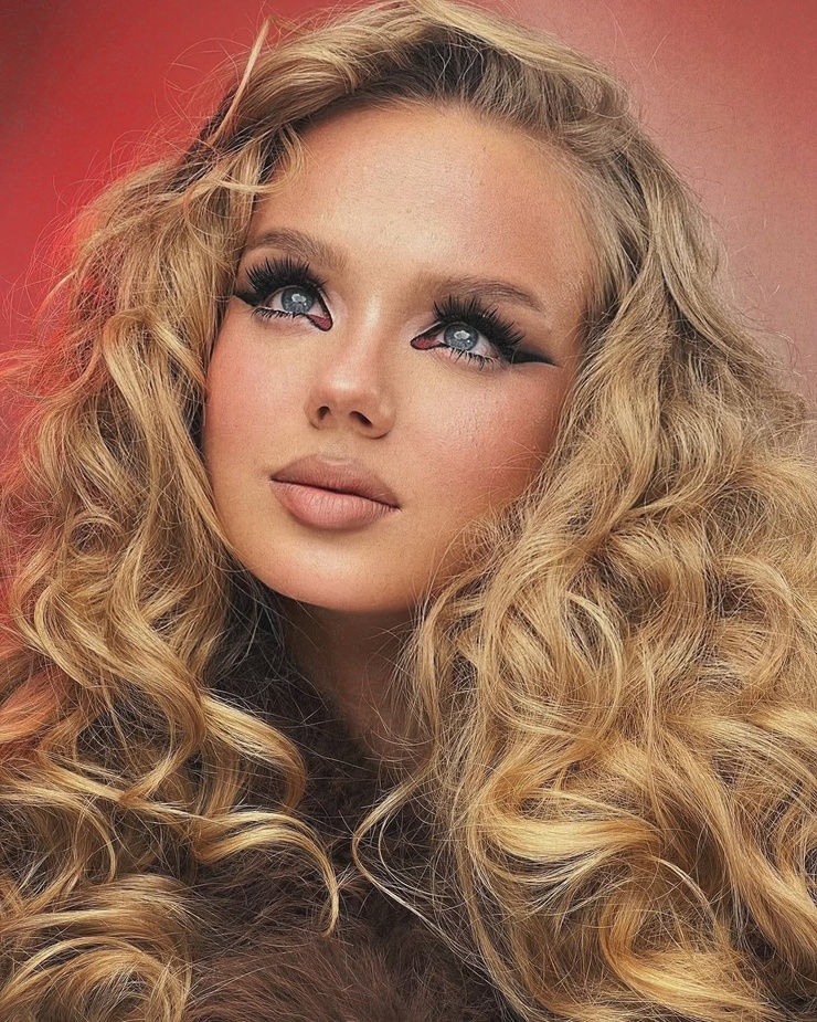 Anna Feoktistova