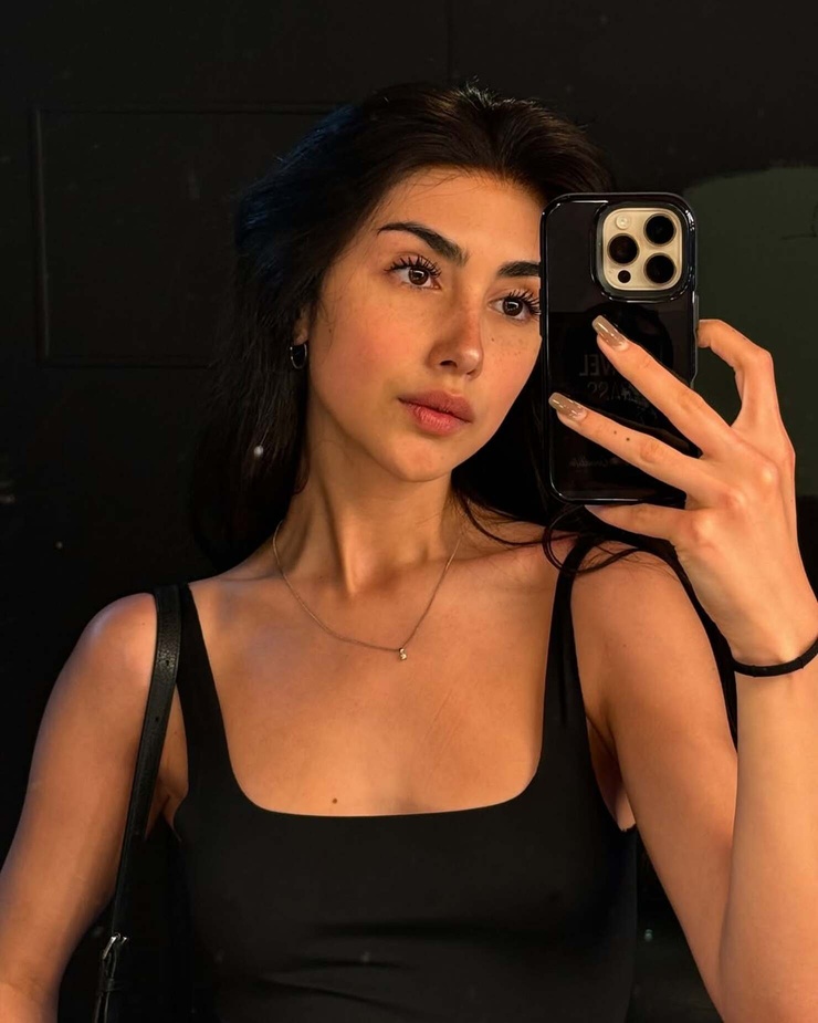 Alexa Mansour Alexa Mansour