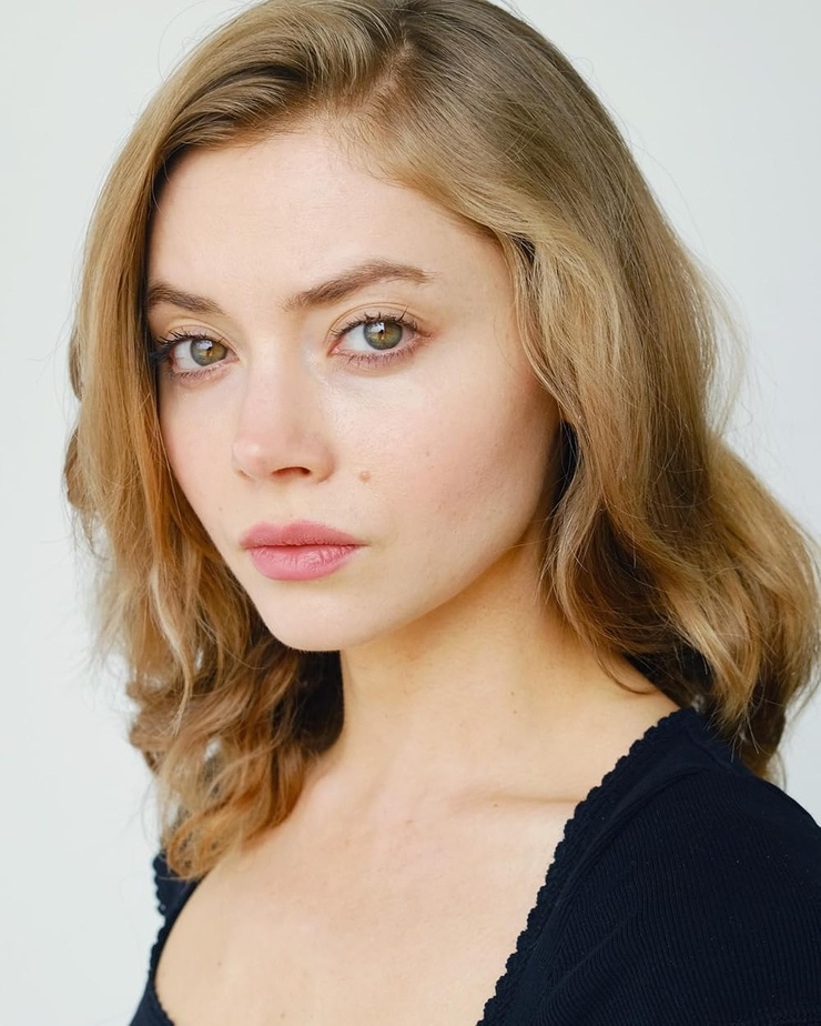 Picture of Alina Lee