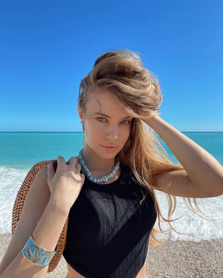 Xenia Tchoumitcheva Xenia Tchoumitcheva