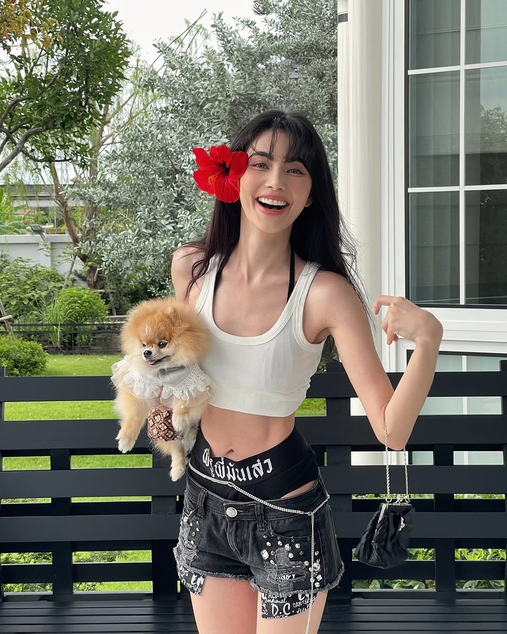 Davika Hoorne Davika Hoorne