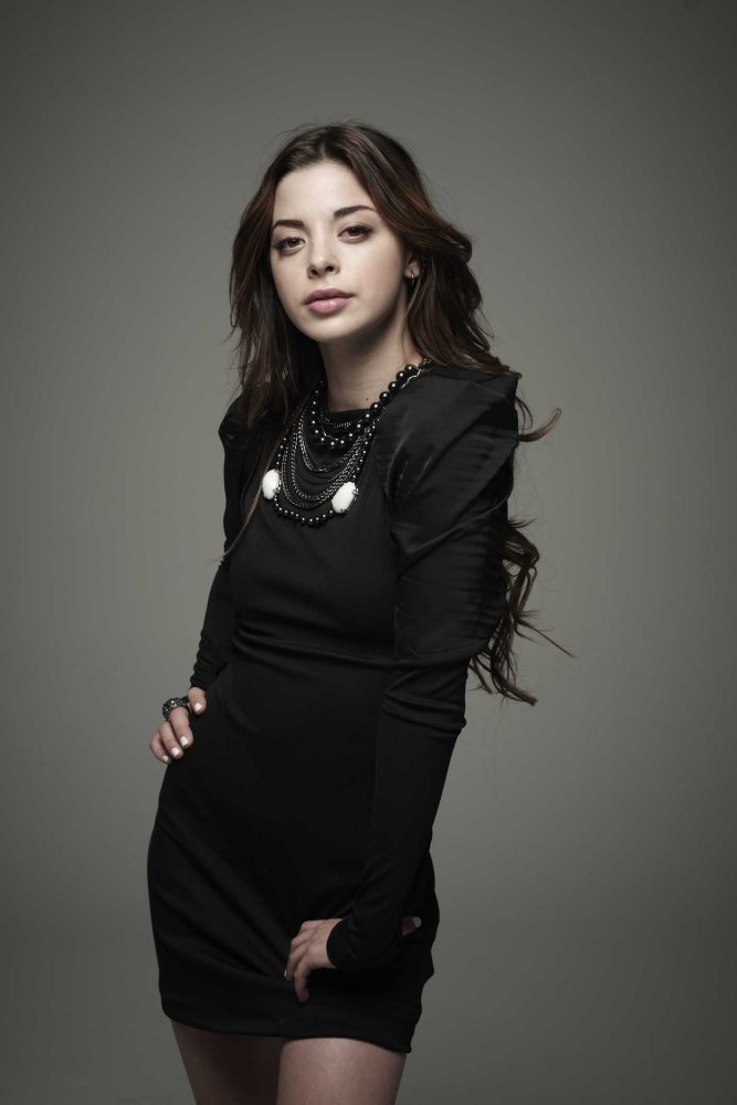 Gia Mantegna her 35th birthday on April 17