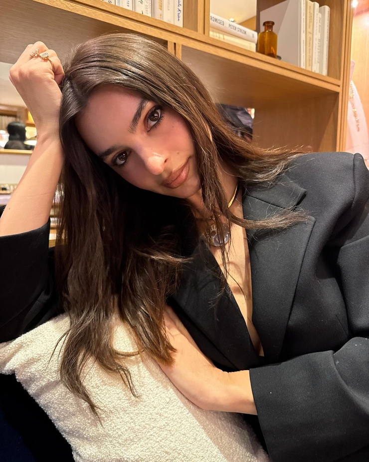 Emily Ratajkowski