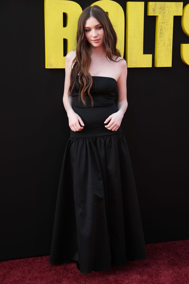 Alexa Swinton Alexa Swinton