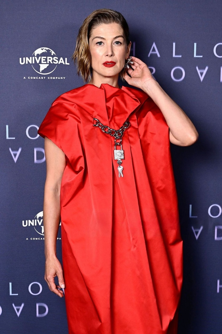 Rosamund Pike
