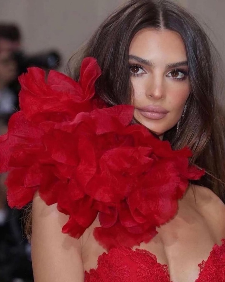 Emily Ratajkowski