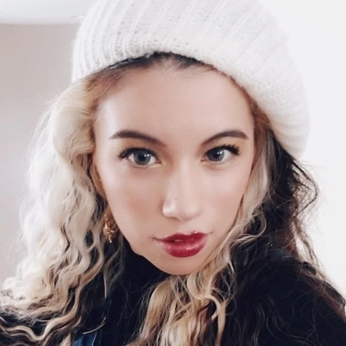 Nicole 