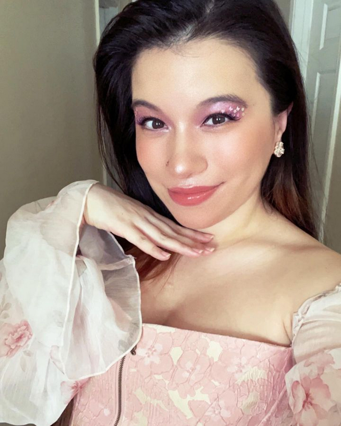 Nicole 