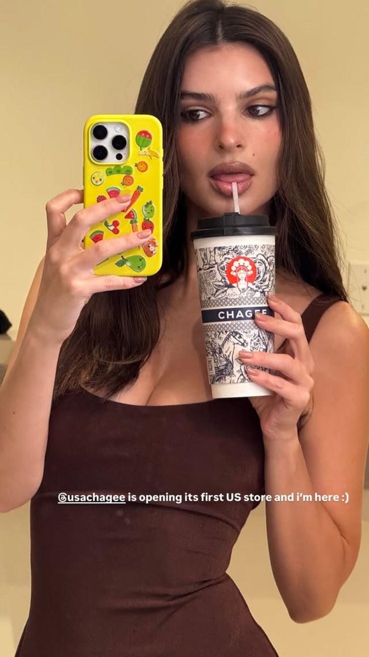 Emily Ratajkowski