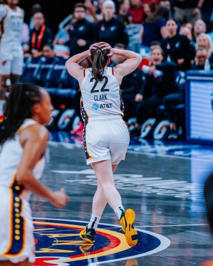Caitlin Clark (ii)